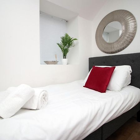 Lovely Studio Flat With Free Parking - Near To City Center Swansea Luaran gambar