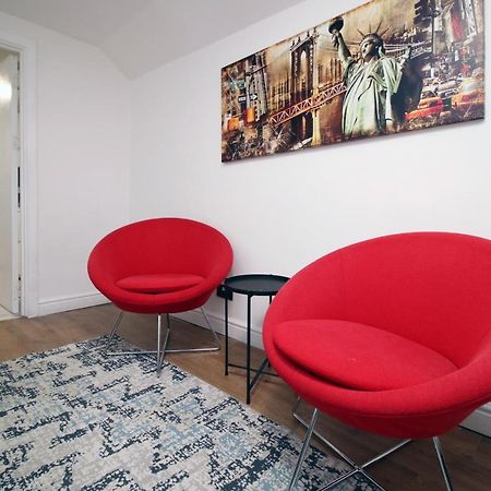 Lovely Studio Flat With Free Parking - Near To City Center Swansea Luaran gambar