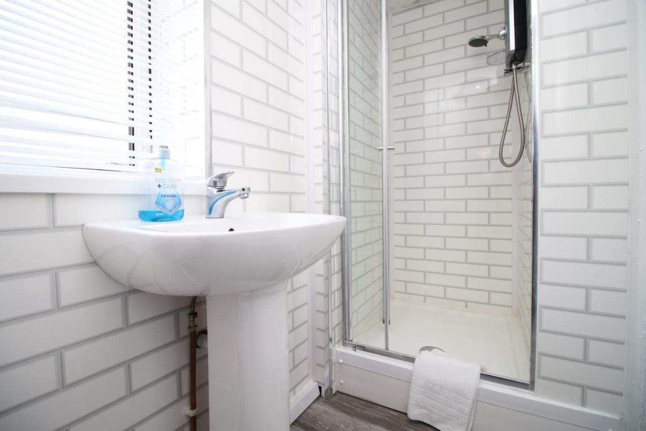 Lovely Studio Flat With Free Parking - Near To City Center Swansea Luaran gambar