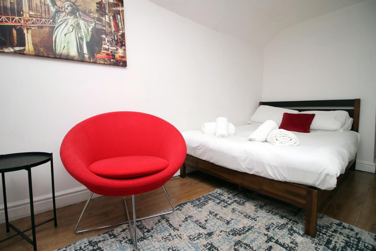 Lovely Studio Flat With Free Parking - Near To City Center Swansea Luaran gambar