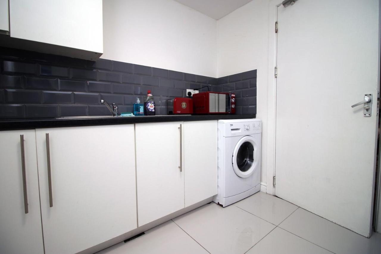 Lovely Studio Flat With Free Parking - Near To City Center Swansea Luaran gambar