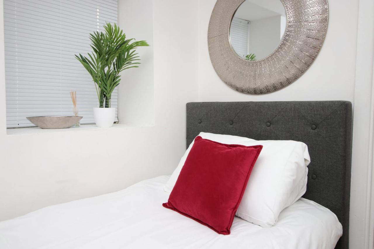 Lovely Studio Flat With Free Parking - Near To City Center Swansea Luaran gambar