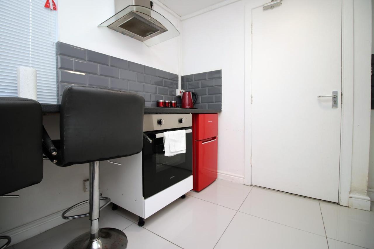 Lovely Studio Flat With Free Parking - Near To City Center Swansea Luaran gambar